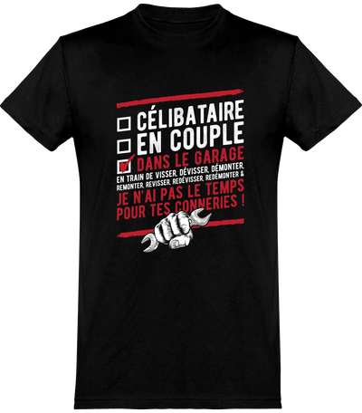  T shirt homme célibataire dans le garage